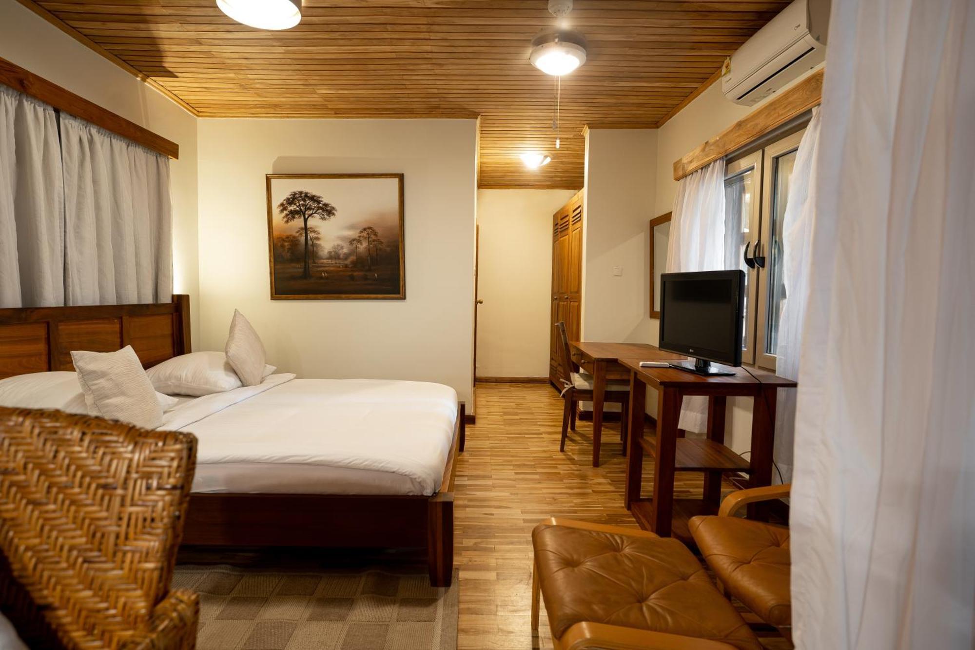 Esther'S Hotel Accra Buitenkant foto