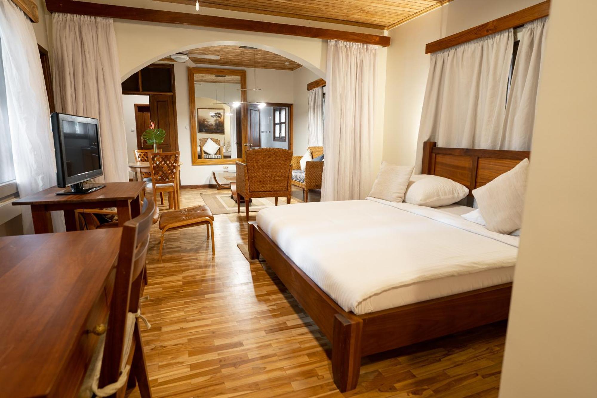 Esther'S Hotel Accra Buitenkant foto