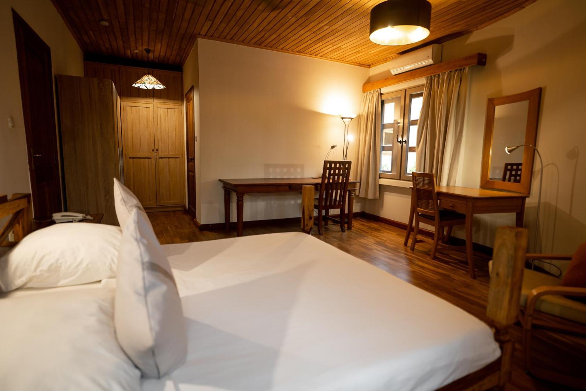 Esther'S Hotel Accra Buitenkant foto