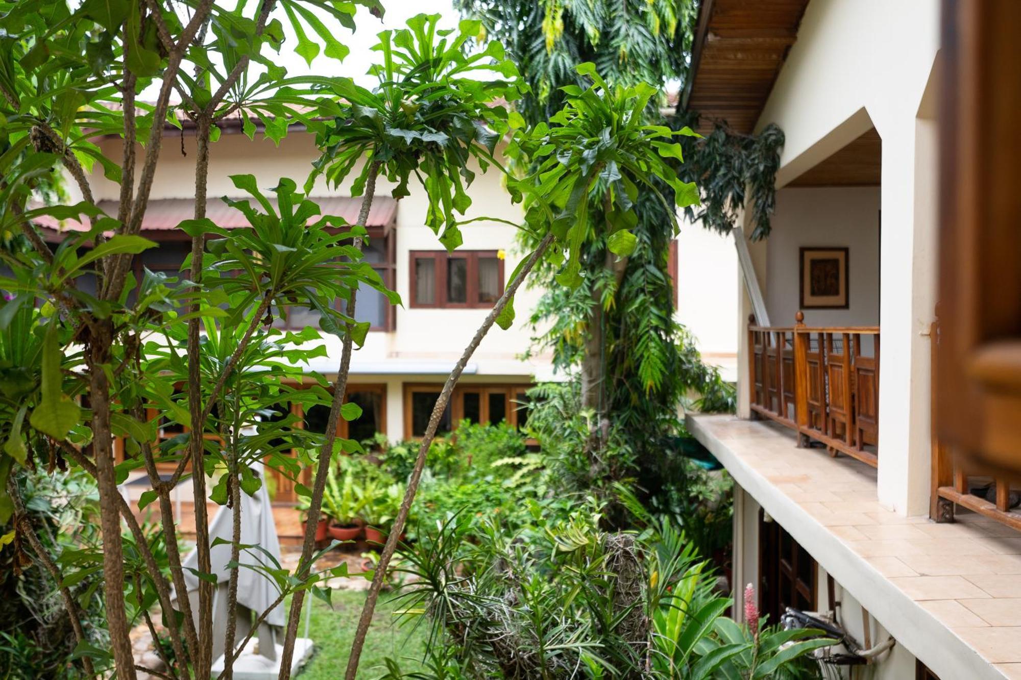 Esther'S Hotel Accra Buitenkant foto