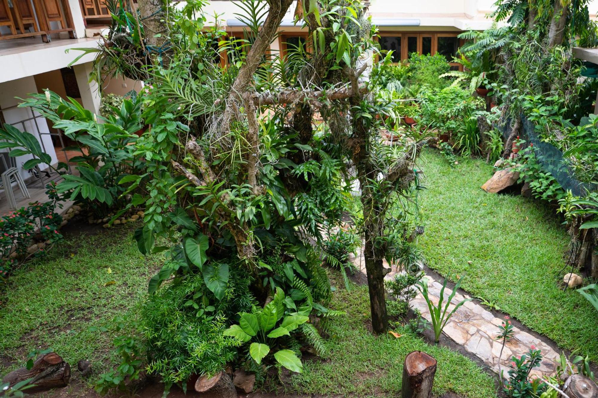 Esther'S Hotel Accra Buitenkant foto