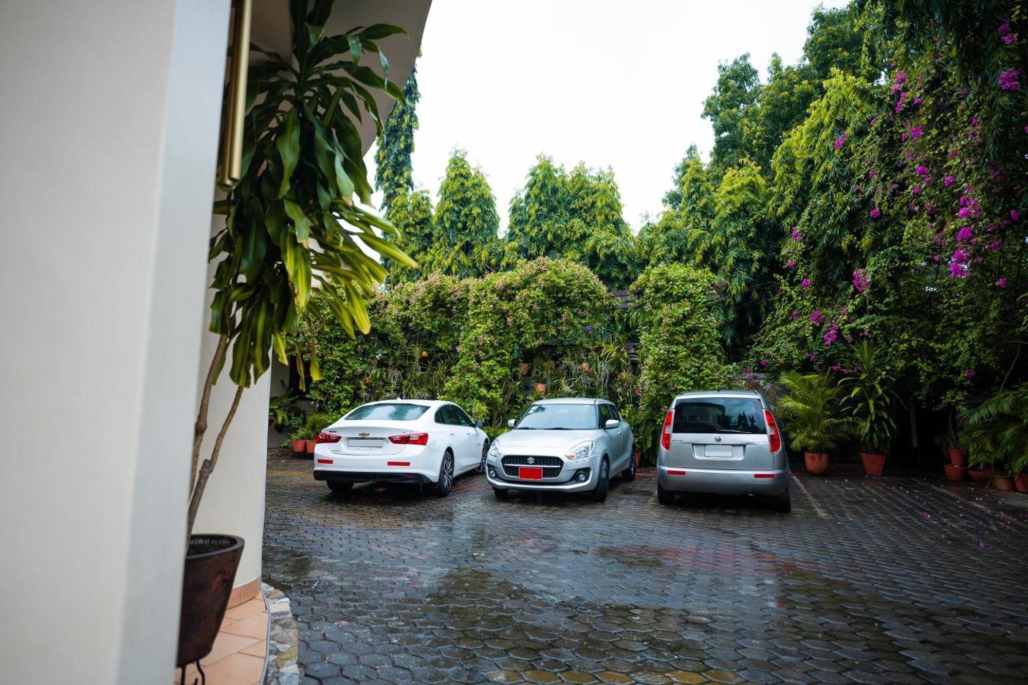 Esther'S Hotel Accra Buitenkant foto